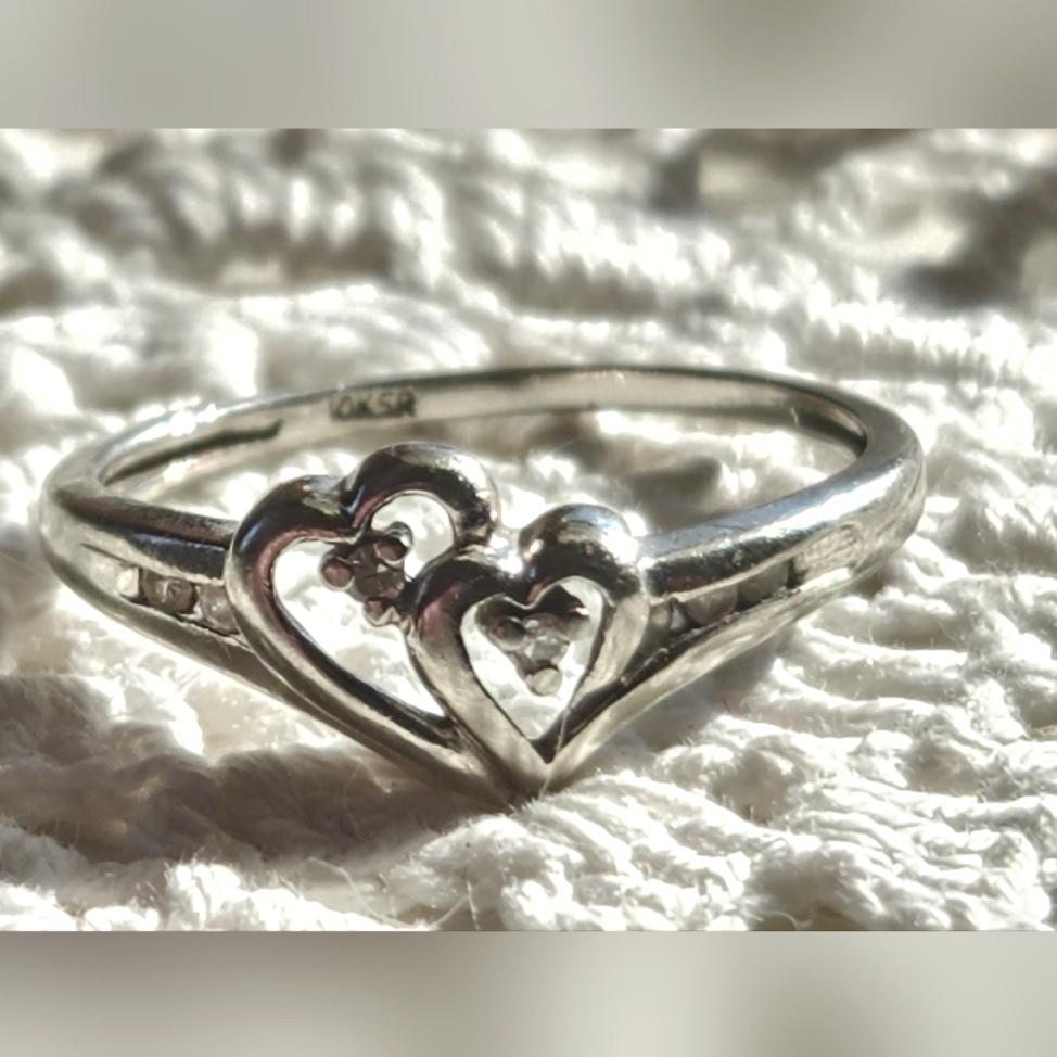 10 White Gold Heart Ring W/ Diamonds